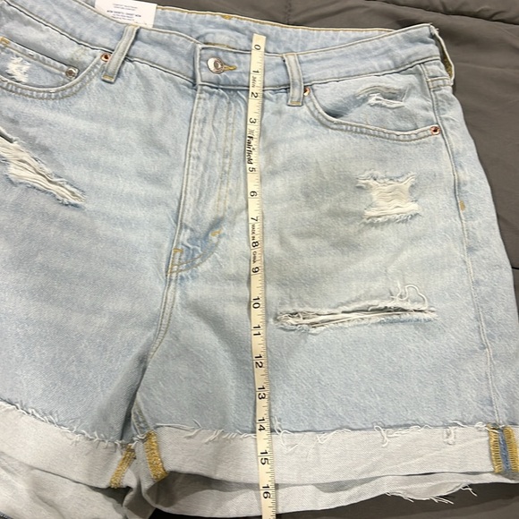 Women’s H&M mom shorts 14 new NWT distressed‎ - Picture 11 of 12